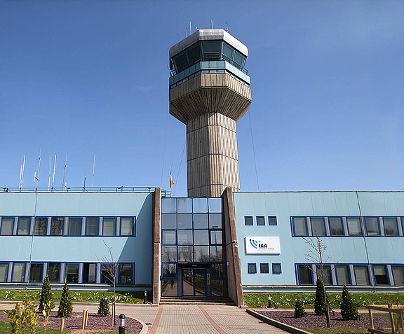 Gebäude der IAA von außen mit Command Tower