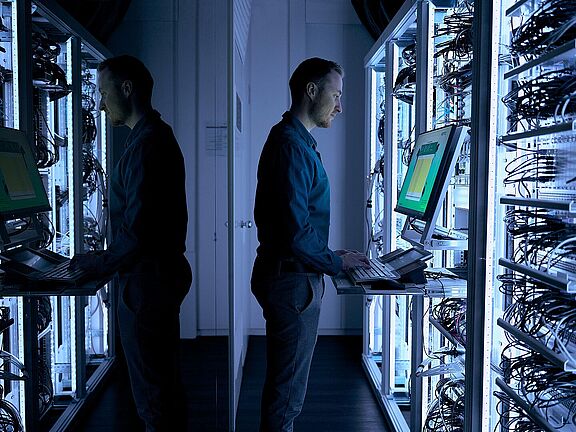 Man operating a kvm system