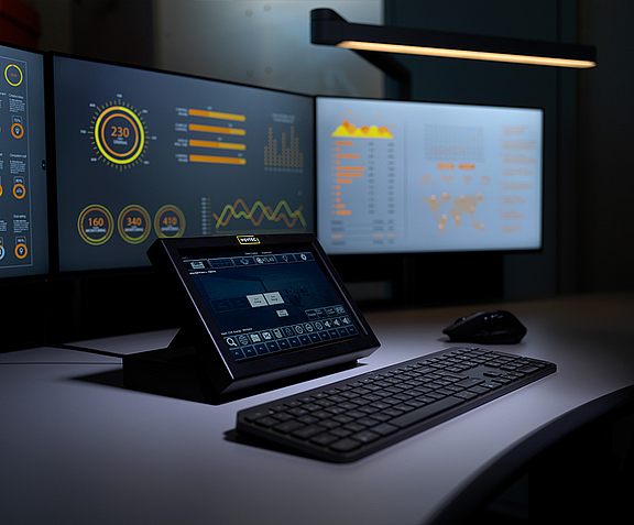 WEYTEC smartTOUCH Tastatur und mehrere Bildschirme